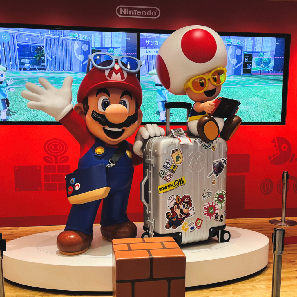 Mascotte Nintendo nell'aeroporto di Narita 